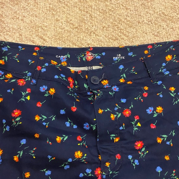 St John’s Bay Capri Pants Navy Floral 18 Petite - Picture 3 of 6